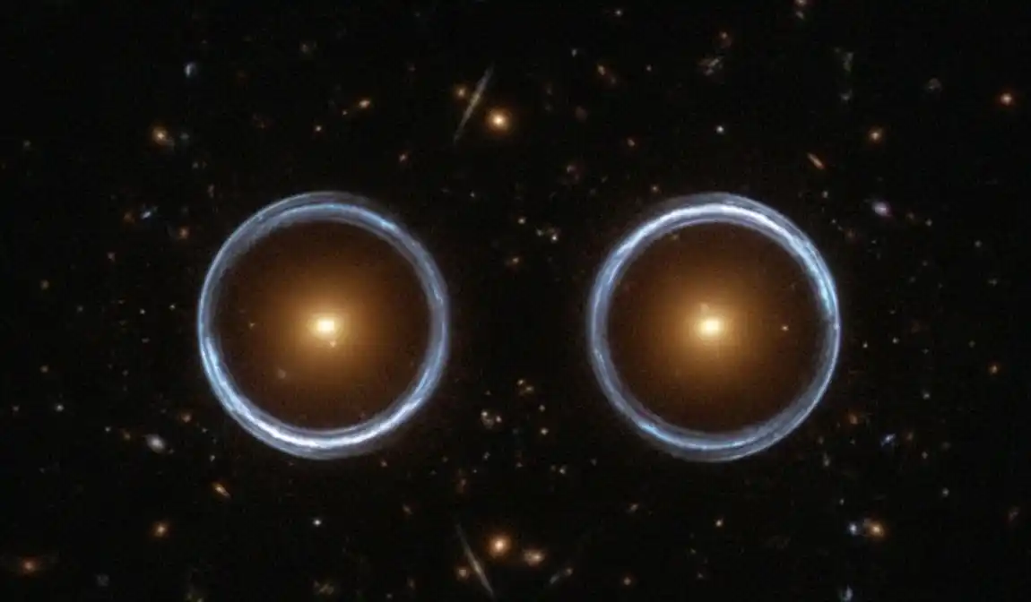 lumiere piegee dans l’anneau d’Einstein