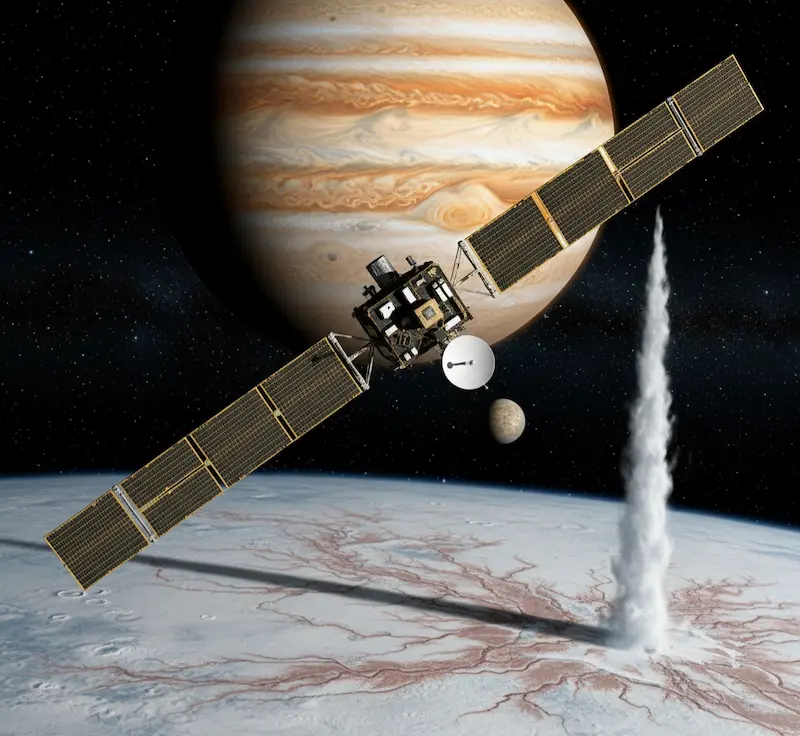 Vue artistique de la sonde JUICE survolant Ganymède avec Jupiter en fond