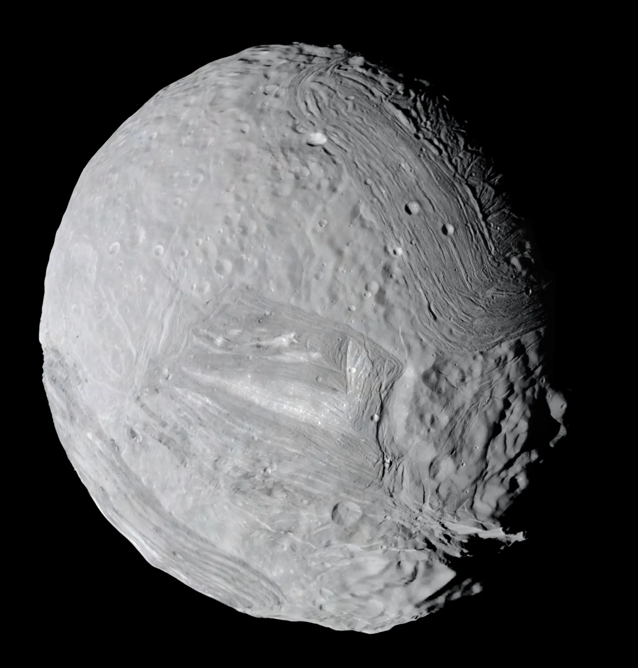 Gros plan sur la surface brisée de Miranda