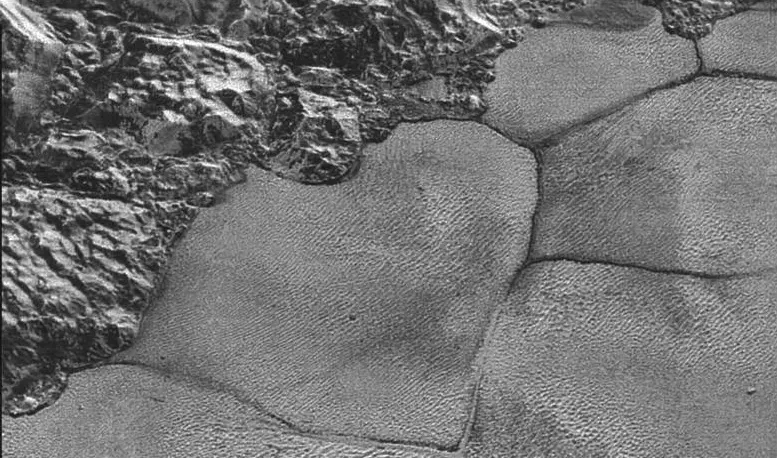 Détail des cellules de convection sur Sputnik Planitia